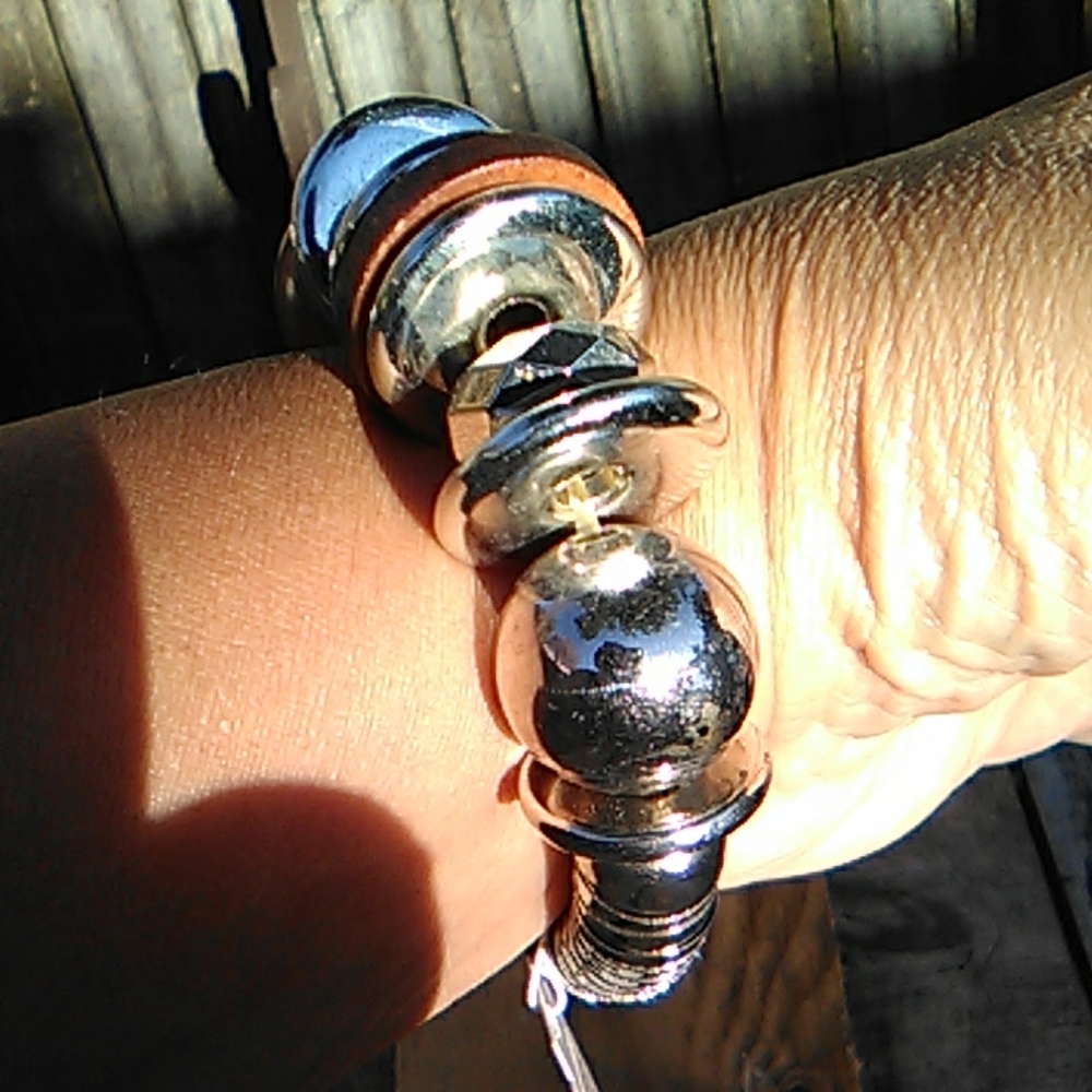 Nwt Wooden and metal beaded bracelet - Picture 4 of 5